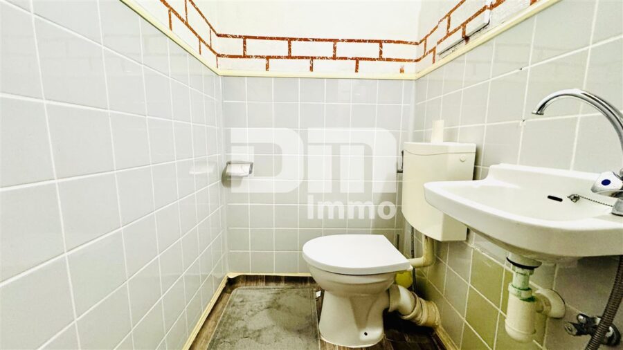 Modernisierte Eigentumswohnung mit Balkon in gepflegtem Mehrfamilienhaus - WC / Gäste WC getrennt